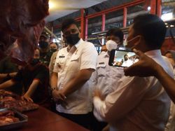 Pedagang Pajak Sei Sikambing Curhati Bobby soal Atap Bocor, Ini Kata PUD Pasar