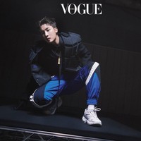 “Mereka yang mencintaiku adalah orang-orang yang membimbingku ke posisiku hari ini: enam personelku, keluarga, staf kami, dan penggemar yang berharga. Aku cenderung dipengaruhi orang-orang di sekitarku, kehangatan dan ketulusan mereka telah membimbingku ke tempatku hari ini,” timpal J-Hope BTS. Foto: dok Vogue Korea