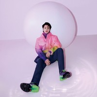 “Aku memikirkan diriku sendiri, apa yang aku suka, apa yang tidak aku suka, dan preferensiku. Aku punya banyak waktu untuk refleksi, dan aku belajar banyak. Belakangan ini, aku lebih dari sekedar baik-baik saja. Aku merasa aku diizinkan untuk bahagia,” tutur Jimin BTS. Foto: dok Vogue Korea