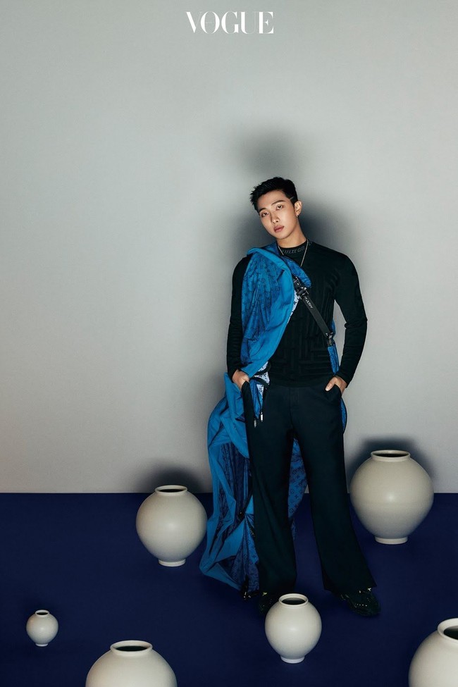 “Aku percaya bahwa setiap orang dilahirkan karena suatu alasan. Aku berharap bahwa setiap hal yang aku lakukan meninggalkan sesuatu yang berarti,” ujar RM BTS. Foto: dok Vogue Korea