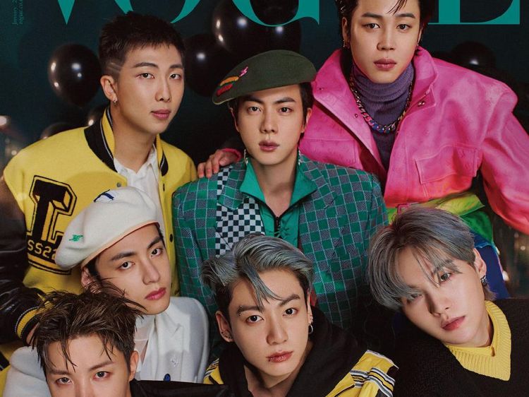8 Gaya Personel BTS Pakai Koleksi Louis Vuitton, V dan Jin BTS Ganteng Abis