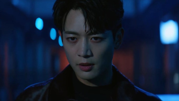 Choi Minho Minho SHINee merilis single berjudul Heartbreak. Dalam MV dengan estetik The Matrix ini, visual Minho sangat mempesona.