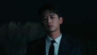 Minho berada dalam sebuah dunia paralel di MV Heartbreak. (Foto: dok. SM Entertainment)  