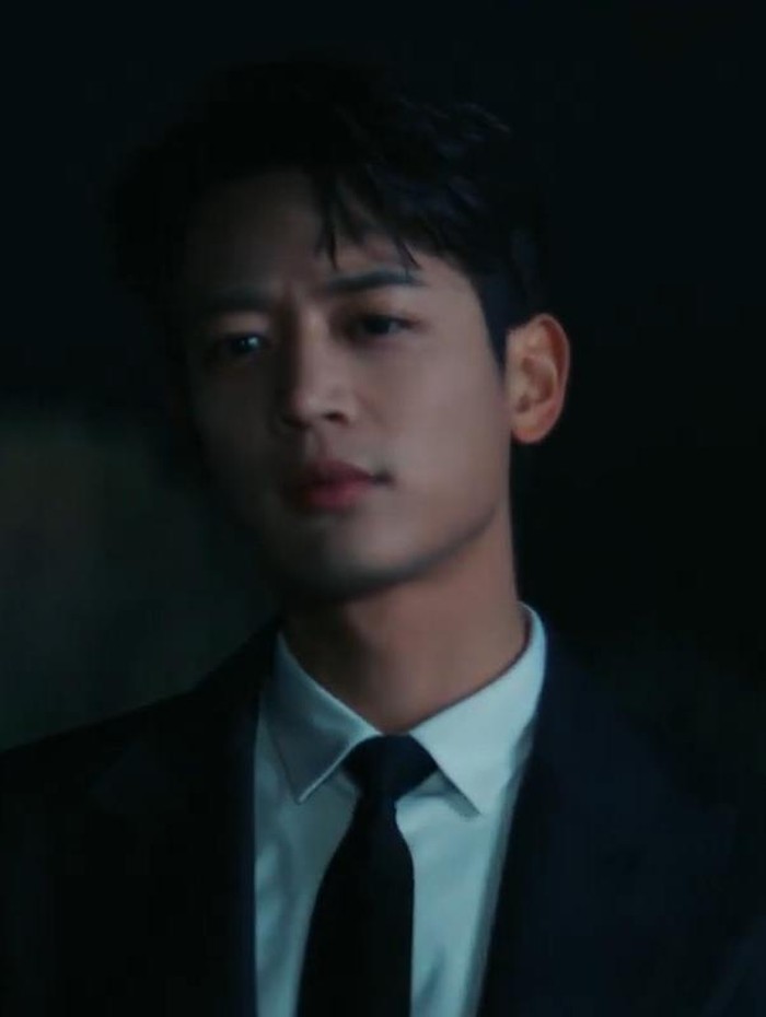 Choi Minho Minho SHINee merilis single berjudul Heartbreak. Dalam MV dengan estetik The Matrix ini, visual Minho sangat mempesona.