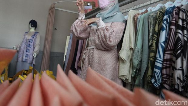 Eksanti terjun ke dunia bisnis fashion.