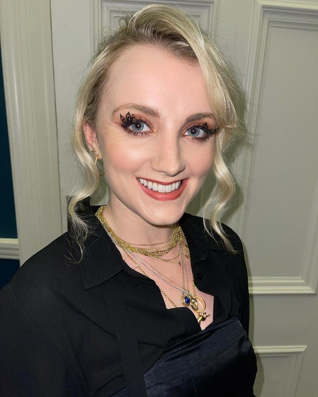 10. Evanna LynchEvanna Lynch bermain sebagai Luna Lovegood kini masih eksis di dunia hiburan. Ia beberapa kali main film indie dan membawakan acara podcast The ChickPeeps tentang vegan. Evanna juga terjun ke dunia bisnis dengan merilis brand makeup vegan, Kinder Beauty Box. Foto: Instagram Evanna Lynch