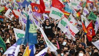 Kemenangannya ini disambut meriah oleh para pendukungnya. AP Photo/Matias Delacroix