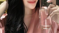 Tisya Erni sampai saat ini memang belum memberikan keterangan. Kolom komentar di instagram Tisya Erni dibanjiri pertanyaan netizen atas isu yang beredar. Foto: instagram @erni_tisya