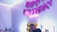 Saking seringnya membantu Laura, Ridho sampai cinlok dengan Iren. Dan beginilah kebersamaan keduanya saat merayakan hari ulang tahun Iren. Foto: Instagram @gretairn