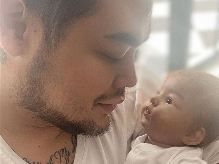 8 Potret Baby Eqqel, Anak Ivan Gunawan yang Curi Atensi