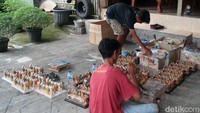Menyoal kondisi penjualan saat pendemi hingga sekarang, pria yang kerap disapa Mahmud ini mengaku sempat mengalami keterpurukan akibat banyak toko fisik yang tutup saat pandemi. Namun, memasuki akhir tahun ini khususnya menjelang Natal penjualan mulai mengalami peningkatan.