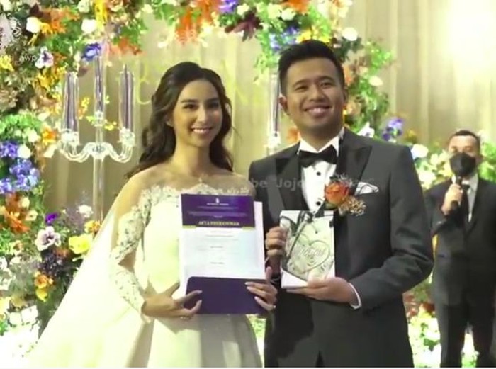 Pemberkatan nikah Joshua Suherman