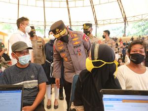 Tinjau Vaksinasi di Banten, Kapolri Tekankan Target 70% Tercapai Akhir Tahun