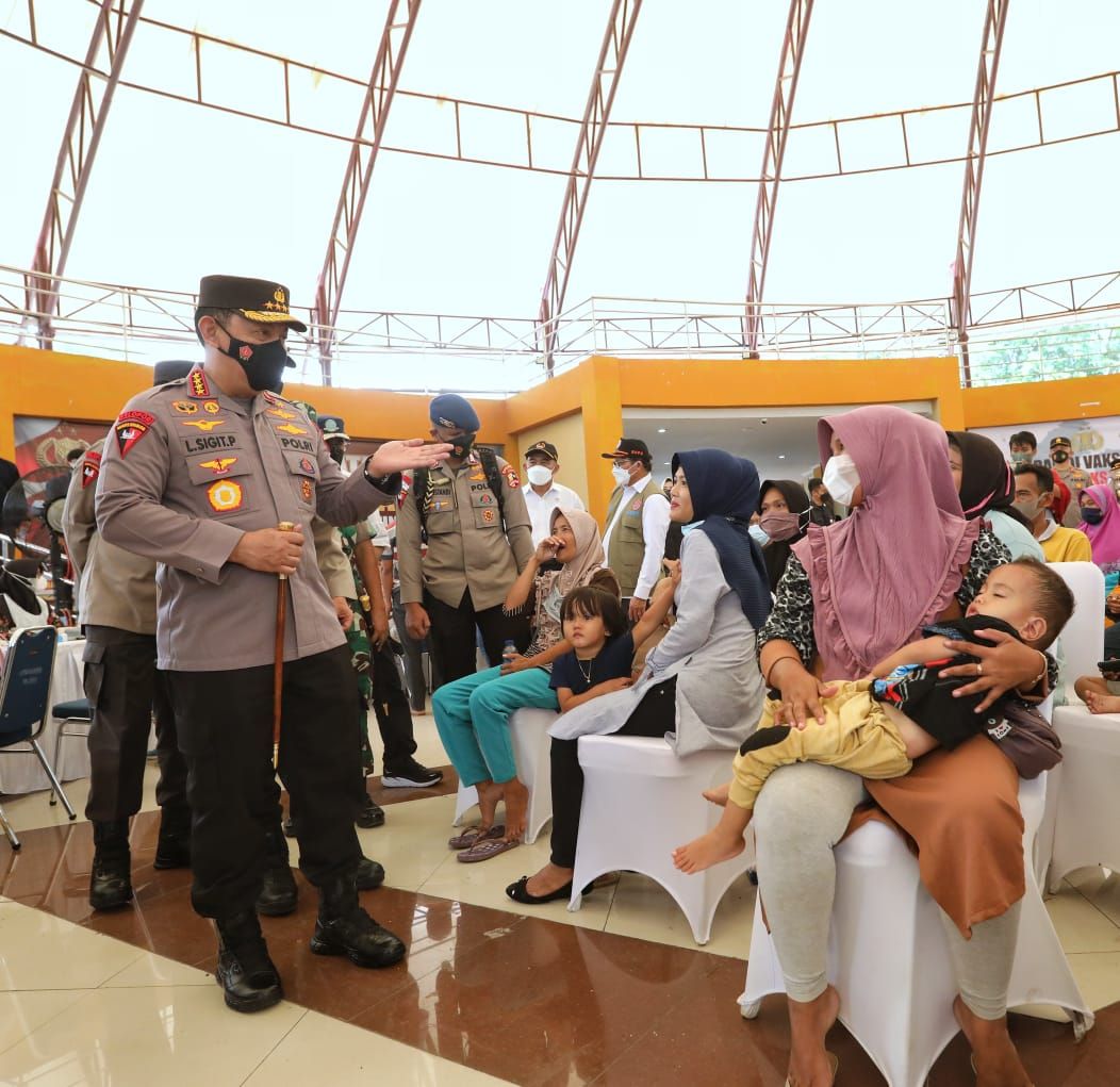 Kapolri Jenderal Listyo Sigit meninjau akselerasi vaksinasi COVID-19 di wilayah Banten