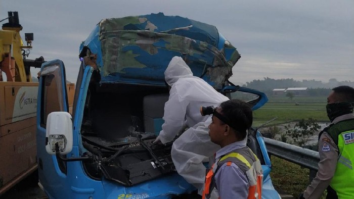 kecelakaan di tol jombang