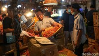 Kemudian, harga minyak goreng curah terpantau menjulang ke level Rp 19.545/kg.   