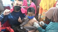 Polres kendal menyiapkan pula ratusan makanan ringan yang dibagikan kepada peserta vaksin dan hadiah doorprise bagi anak-anak yang sudah divaksin. Hadiah yang diberikan mulai peralatan sekolah hingga sepeda.