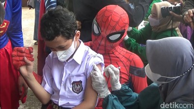 Keren! Spiderman hingga Doctor Strange Pantau Vaksinasi Anak di Kendal