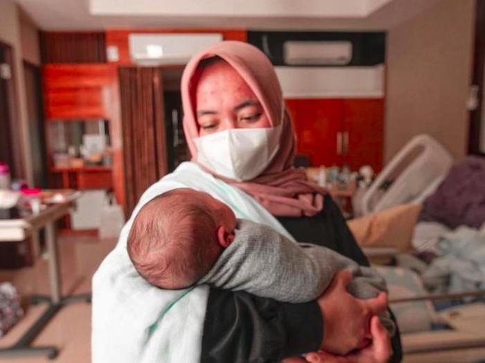 Lala, pengasuh Rafathar Potret Mbak Lala, pengasuh Rafathar.