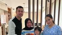 Saat ulang tahun, Raffi Ahmad dan Nagita Slavina memberikan kejutan untuk mbak Lala. Foto: Instagram Lala Pengasuh Rafathar