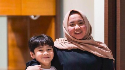 Mbak Lala, Pengasuh Rafathar yang Dapat Rp 100 Juta dari Raffi Ahmad