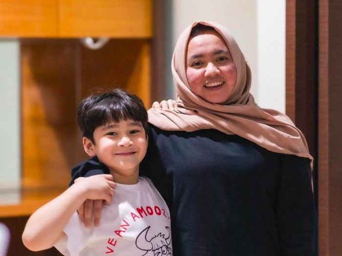 Lala, pengasuh Rafathar Potret Mbak Lala, pengasuh Rafathar.