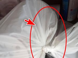 Lebay! Temukan Satu Helai Rambut di Plastik Minuman, Pembeli Ini Minta Ganti Rugi