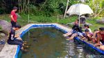 Foto: Main Air Hingga Tangkap Ikan di Ledok Sambi