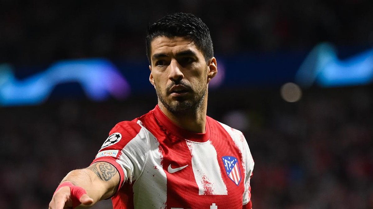 Luis Suarez belum mendapat klub anyar usai dilepas Atletico Madrid. (Foto: Getty Images/David Ramos)