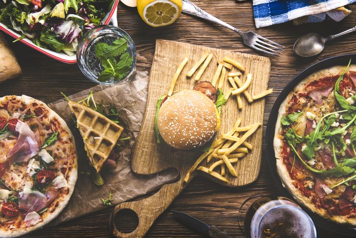 8 Makanan yang Bisa Turunkan Kekebalan Tubuh Menurut Ahli Gizi