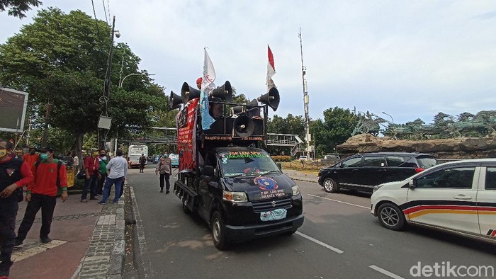 Massa buruh bubar (Wildan Noviansah/detikcom)