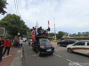 Audiensi Ditolak, Massa Serikat Pekerja IM2 Depan Gedung Indosat Bubar