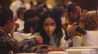 Dalam acara tersebut turut hadir Duta Donor Darah DPR Krisdayanti dan Sylviana Murni.