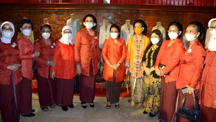Momen Peringatan Hari Ibu di Yogyakarta Peringatan Hari Ibu ke-93 digelar di Gedung Mandala Bhakti Wanitatama dan Pendopo Ndalem Joyodipuran, Daerah Istimewa Yogyakarta.