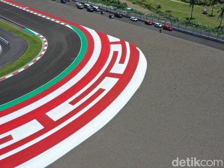 Tikungan Sirkuit Mandalika dan Motif Tenun Subahnale