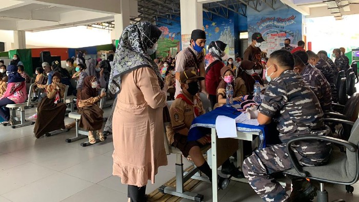Percepatan Vaksinasi Terus Digenjot GK Hebat menggelar vaksinasi nasional dengan menggandeng TNI AL serta PT Triputra Agro Persada Tbk.