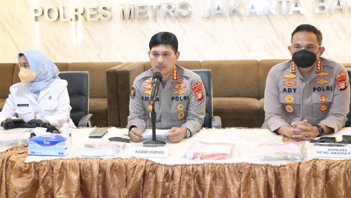 Polisi merilis kasus pencabulan anak yang melibatkan pelaku anak usia 15 tahun di Jakbar