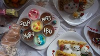 Sejumlah pegawai Pemkot Surabaya mengikuti lomba cipta menu balita stunting di halaman Balai Kota Surabaya, Jawa Timur, Rabu (22/12/2021). Lomba cipta menu balita stunting dan senam Gemufamire yang diikuti pegawai Pemkot Surabaya itu dalam rangka memperingati Hari Ibu. ANTARA FOTO/Didik Suhartono
