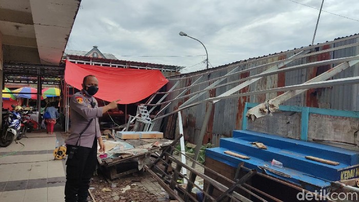 Rangka baja digeser bikin tukang bakso di Makassar tersangka.