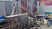 Polisi membantah Kurdas hanya menggeser kerangka baja ringan, dan memastikan rangka baja ringan itu dirusak Kurdas dan dia dijadikan tersangka.