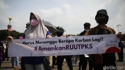 Ratusan Emak-emak Desak Pengesahan RUU PKS di Hari Ibu