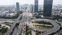 Foto udara kendaraan melintas di ruas Jalan Tol Lingkar Luar Pondok Pinang - Jagorawi, Jakarta Selatan, Rabu (22/12/2021).