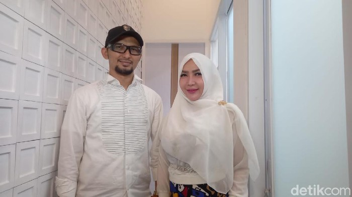 Roro Fitria perlihatkan calon suami