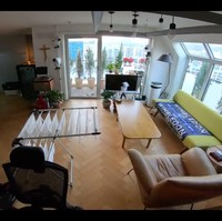 Siwon Super Junior menjadi tamu spesial acara televisi My Little Old Boy. Para penggemar dapat melihat cuplikan kesehariannya yang sibuk sebagai aktor dan idol KPop. Meski berasal dari keluarga tajir, Siwon tinggal di sebuah apartemen yang terbilang sederhana untuk ditempati sendiri. Foto: dok. SBS