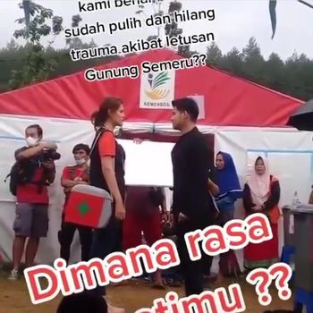 Ada syuting sinetron di lokasi terdampak erupsi Semuru. Tepatnya di sekitar tenda pengungsian yang videonya tengah viral.