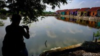 Lokasinya berada di samping Taman Mangrove Ketapang dan sudah dihuni.  
