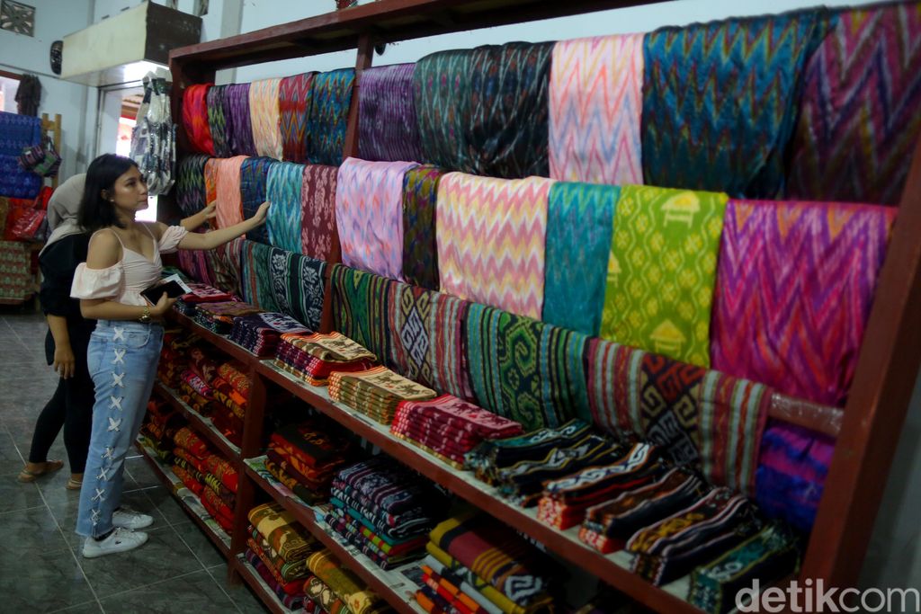 Proses Pembuatan Tenun Khas Sasak Lombok yang bernilai tinggi