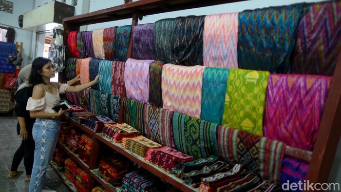 Proses Pembuatan Tenun Khas Sasak Lombok yang bernilai tinggi