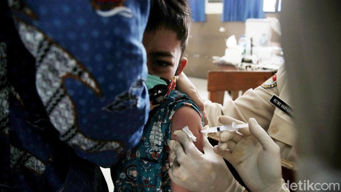 TNI AL terus berupaya melakukan percepatan vaksinasi anak demi mendukung pemerintah mengejar herd imunuty pada awal tahun  2022.