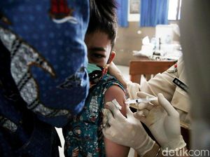 Luhut Sebut Kasus COVID-19 Anak Meningkat Gegara Omicron, Begini Gejala Khasnya
